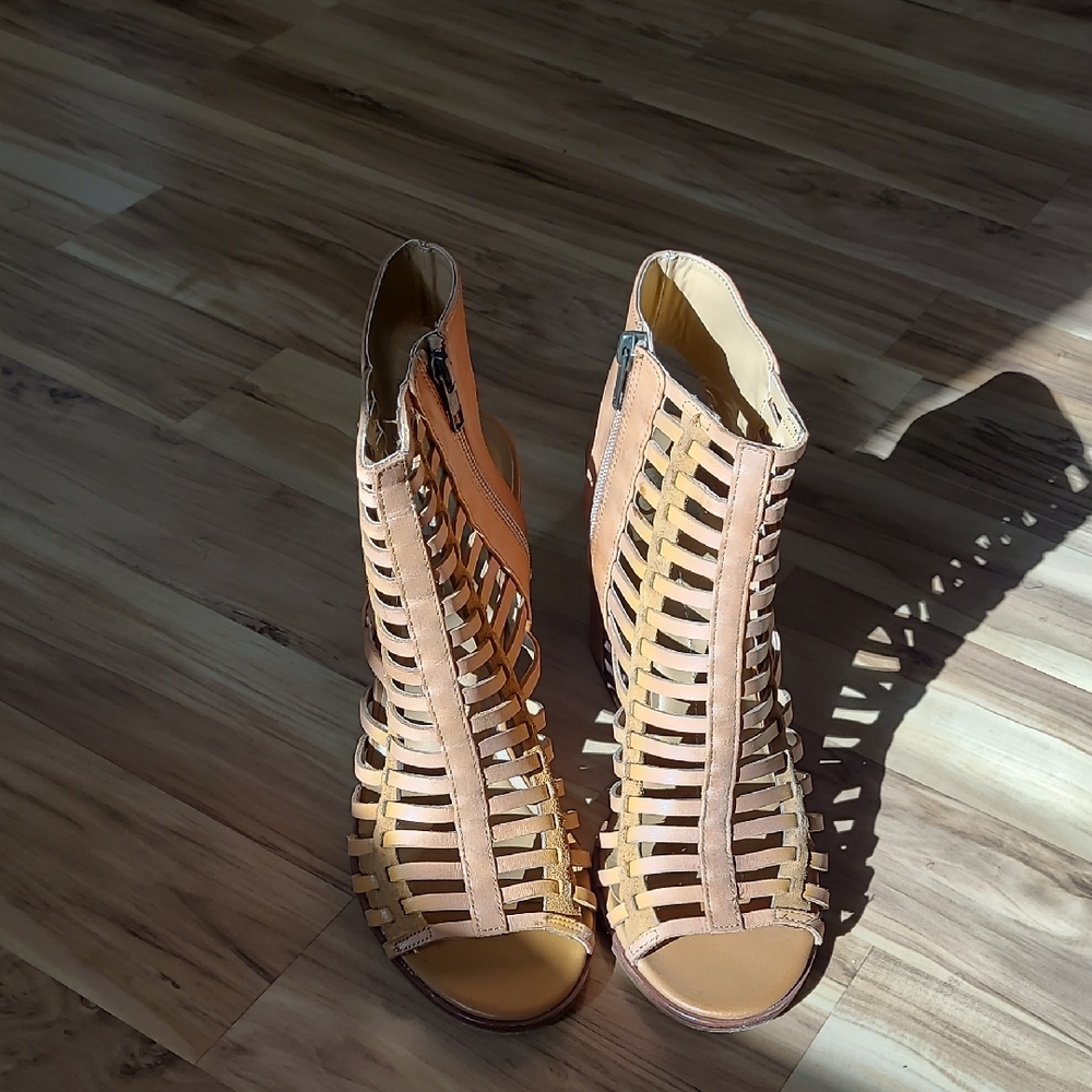 Elegant Tan Women's Gladiator Sandals